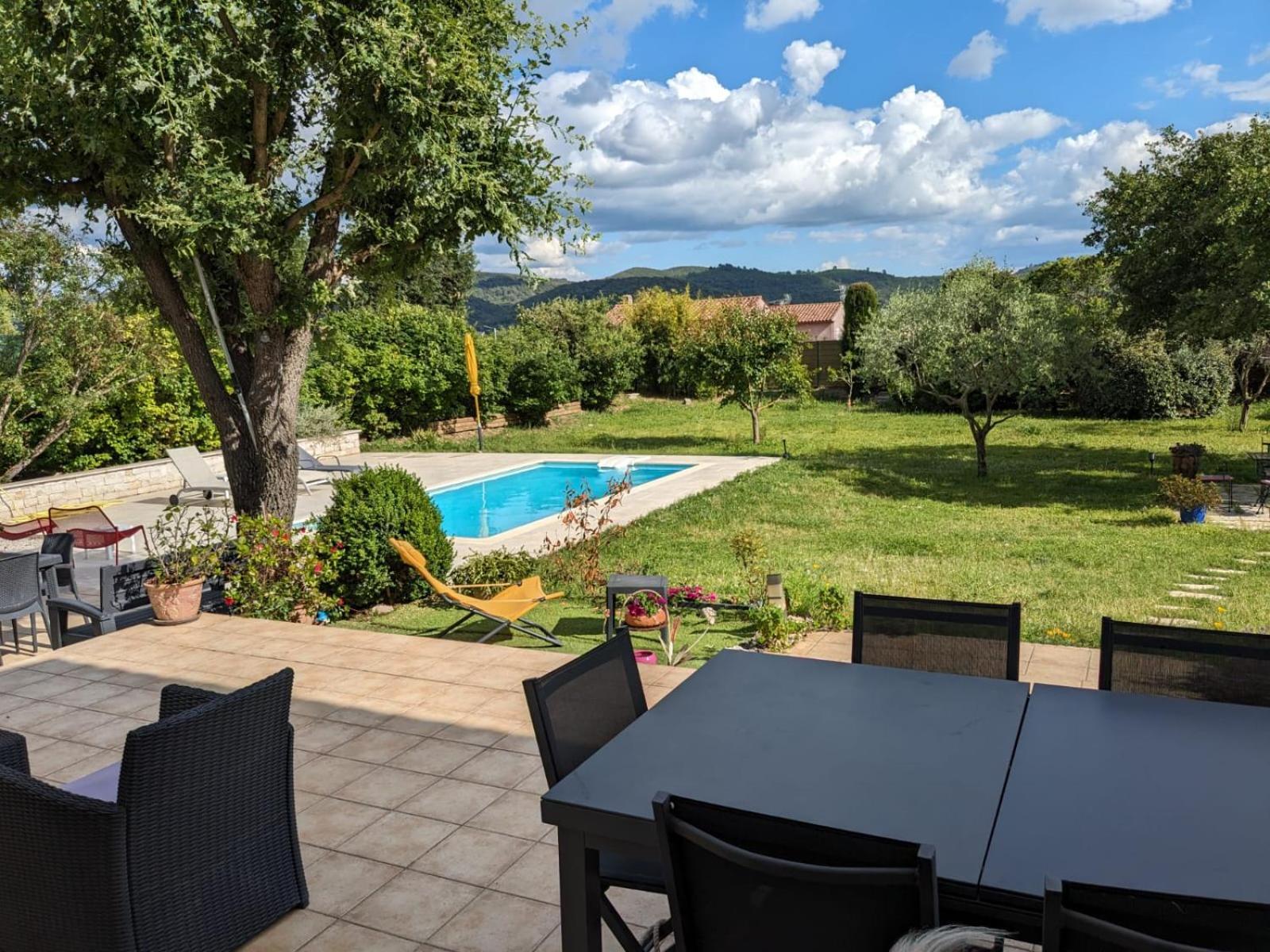 Villa Calme Avec Piscine A Greoux Zewnętrze zdjęcie